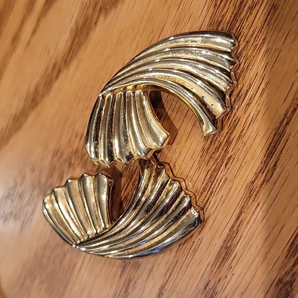 Vintage gold clip on earrings